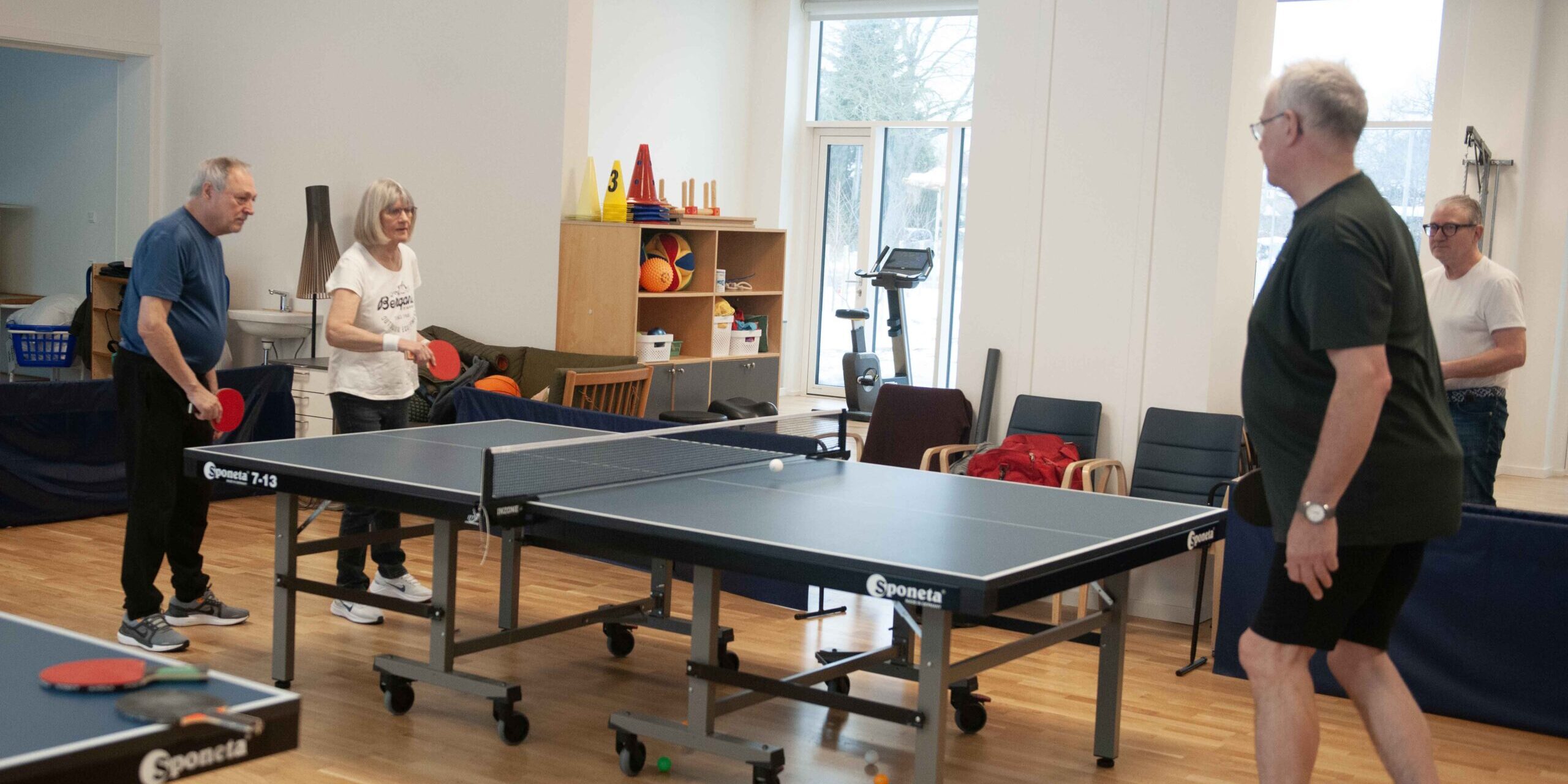 Bordtennis på Ingeborggården er netop opgraderet til at foregå i det lyse og veludstyrede fitnessrum.