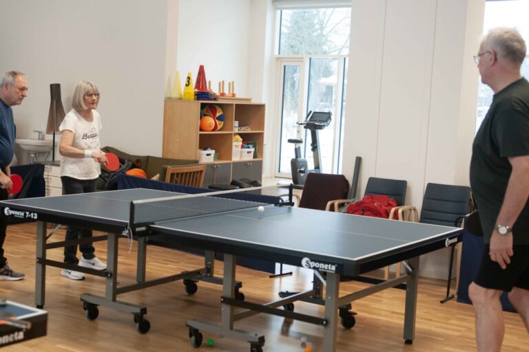 Bordtennis på Ingeborggården er netop opgraderet til at foregå i det lyse og veludstyrede fitnessrum.